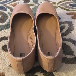 Women’s tan/neutral color Mossimo flats